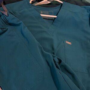 Figs Ocean Blue Scrub Set